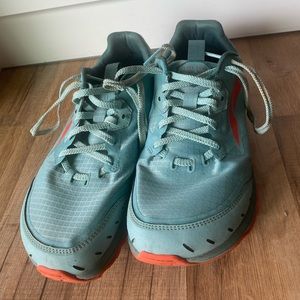 Altra Lone Peak 6 running shoe